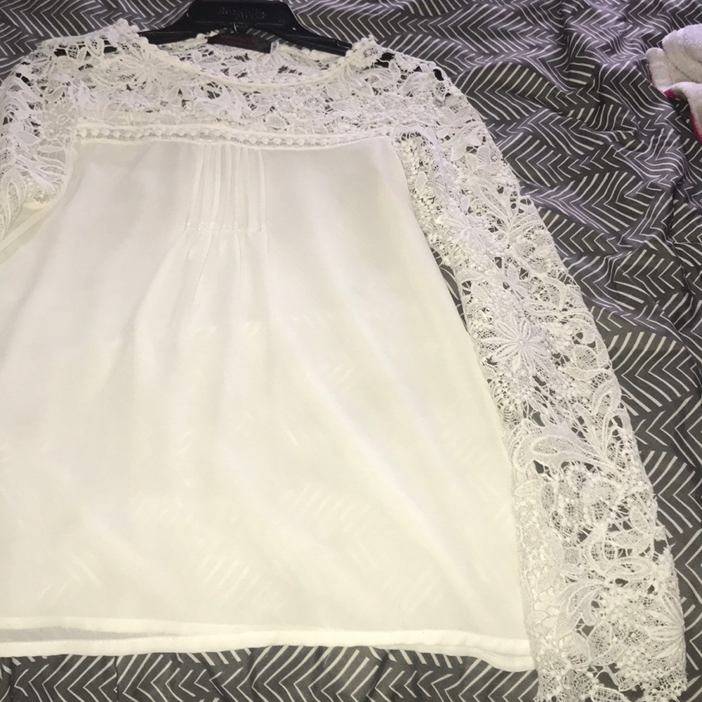 Medium size dress shirt.